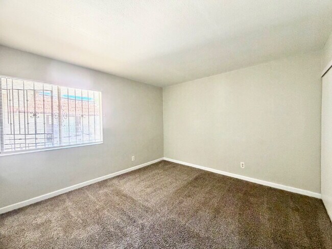Building Photo - HIVE SUMMER MOVE-IN SPECIAL: 3 BEDROOM CONDO | COMMUNITY POOLS + WALKING TRAILS | CENTRAL LAS VEG...