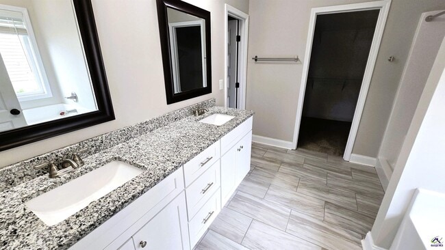 Building Photo - 1006 Adirondac Way