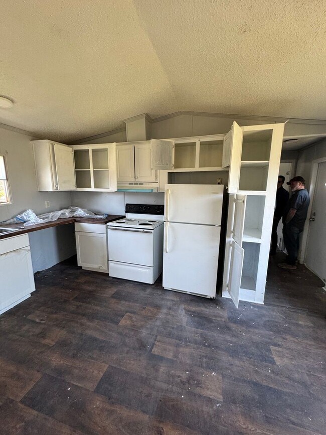 Building Photo - 3 BR 2 Bath 1,280 sq ft singlewide mobile ...