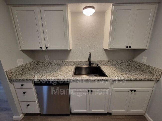 Building Photo - 3286 NE Lancaster St