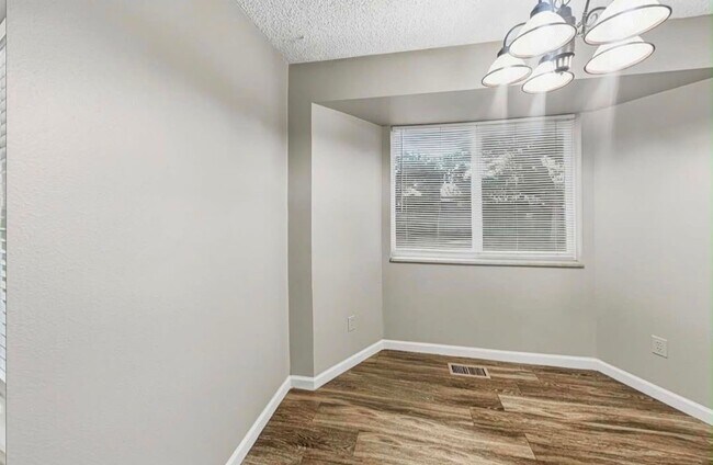 Building Photo - 1659 Rainbow Dr NE