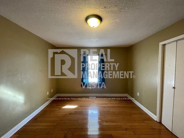 Building Photo - 1177 Sandy Beach Dr