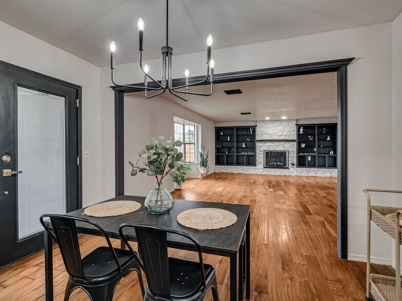 Dining Room - 5301 SE 82nd St