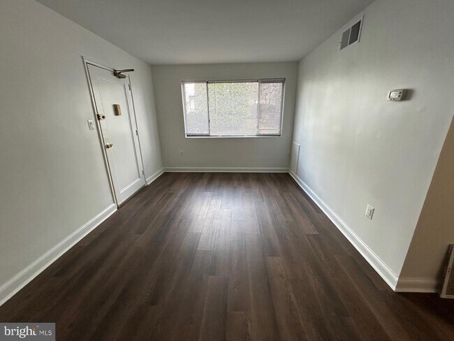 Building Photo - 3815 Davis Pl NW