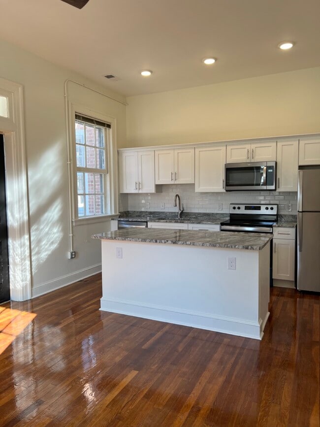 Building Photo - HL MT LLC