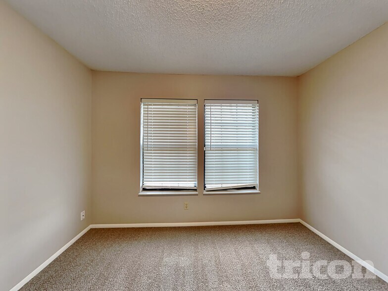 Building Photo - 7943 Longshadow Ct