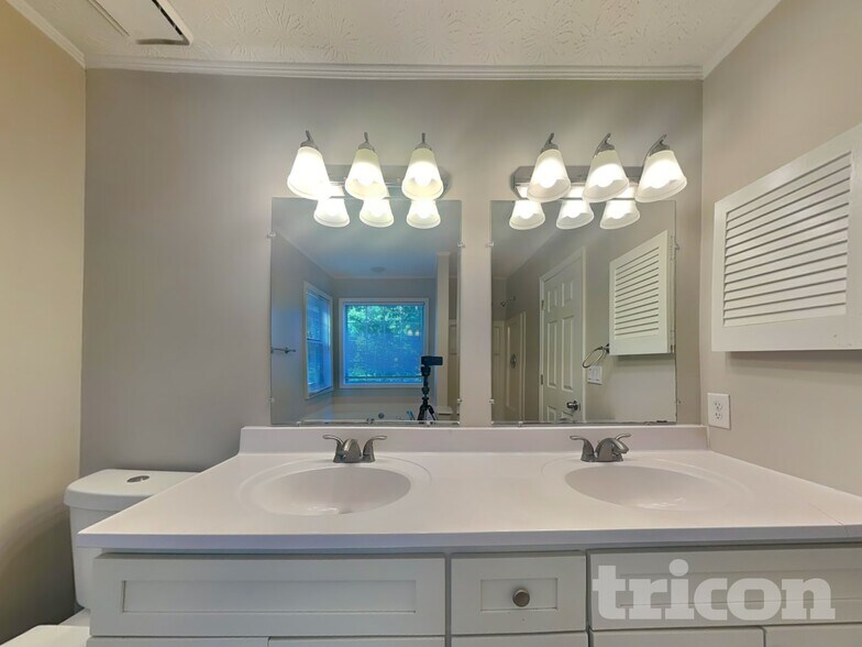 Building Photo - 4020 Brittan Glade Trail