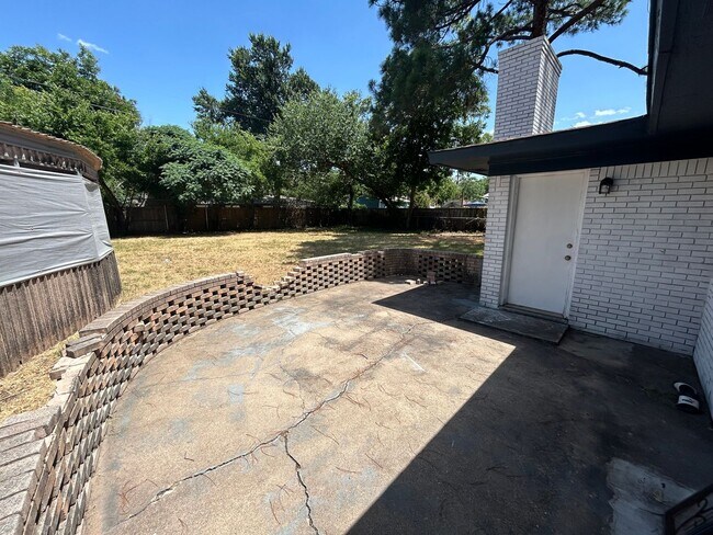 Building Photo - Location....Location....Location....