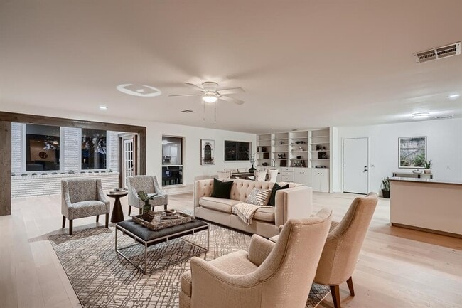 Building Photo - 5325 Western Hills Dr