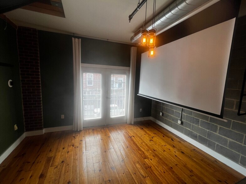 Building Photo - 3205 N Davidson St