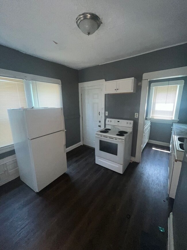 Building Photo - Section 8 Accepted! Charming 4-bedroom hom...