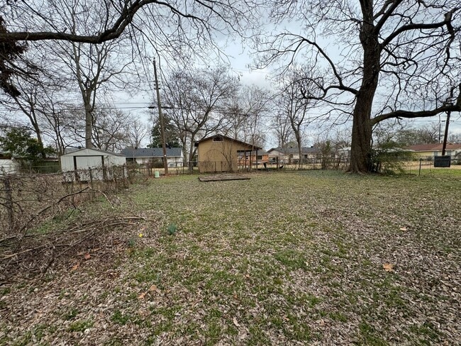 Building Photo - Swan Lake Cuttie...