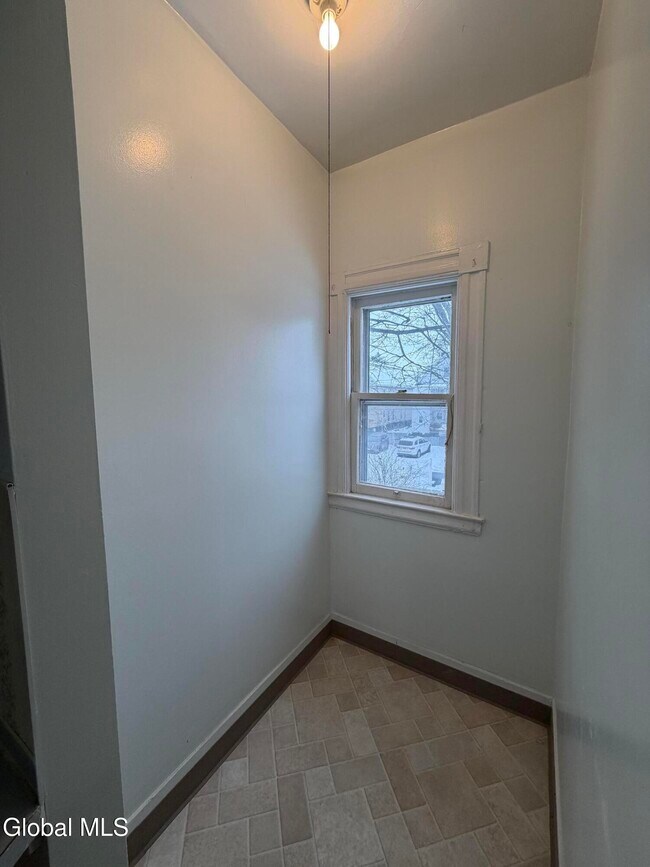 Building Photo - 1111 Parkwood Blvd