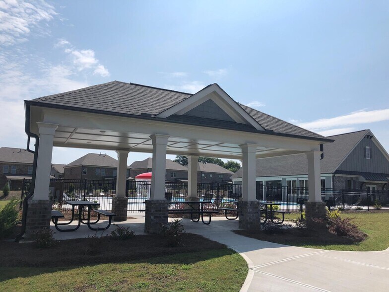 Outdoor Cabana At the Pool - 2904 Weyhill Trl