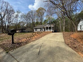 Building Photo - House in Mint Hill with deck out back