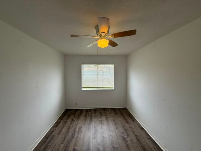 Building Photo - 833 Caribbean Dr