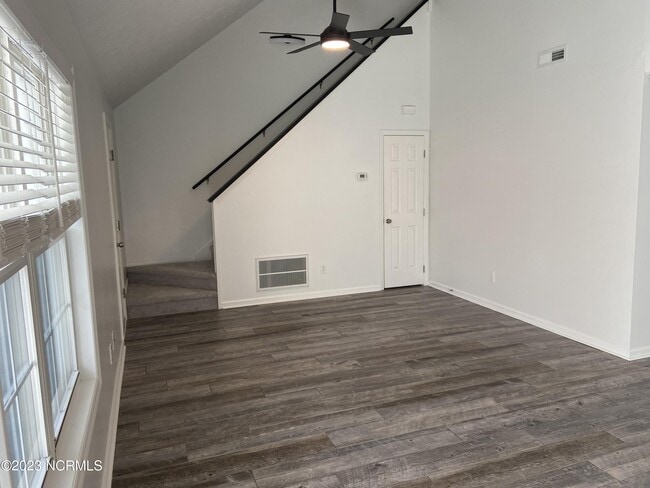 Building Photo - 338 Emerald Cove Ct