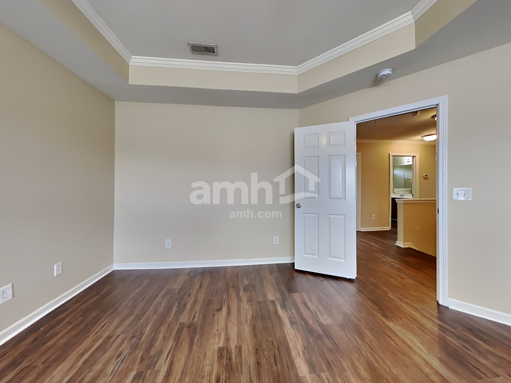 Building Photo - 211 Meadow Wood Rd