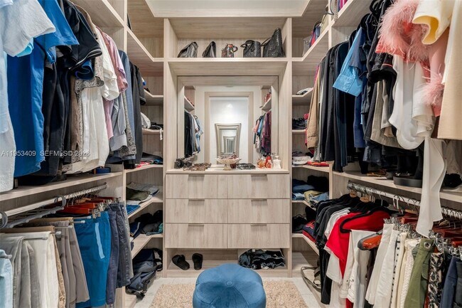 Building Photo - 1000 Brickell Plaza