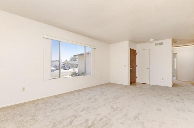 Building Photo - Spacious Home in Quiet Mira Mesa Neighborhood