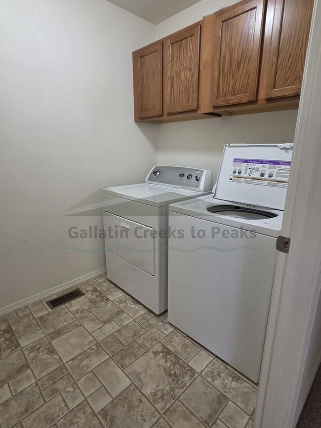 Building Photo - 1098 Longbow Ln