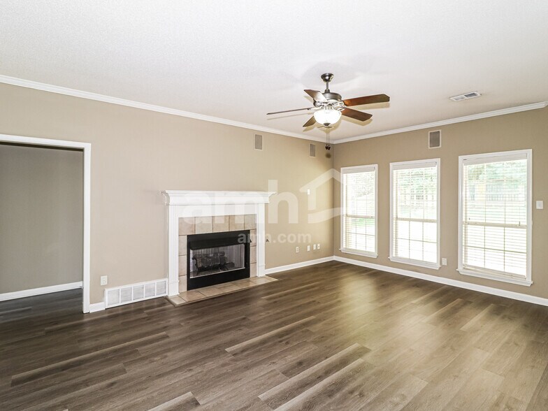 Building Photo - 8500 Wolf Trace Ln