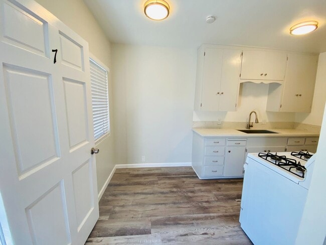Building Photo - Great one bedroom one bath condo