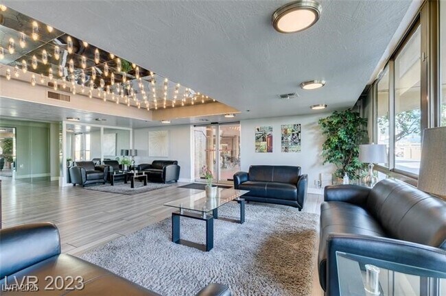 Building Photo - 205 E Harmon Ave