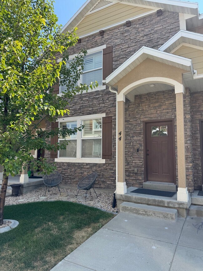 Building Photo - 255 W 2700 N