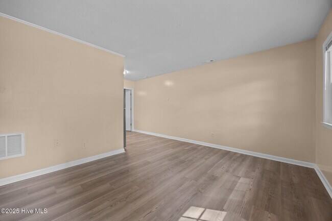 Building Photo - 1190 Gould Rd