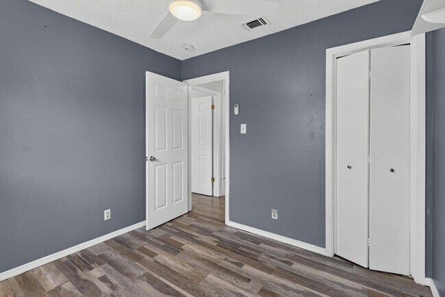 Building Photo - 8602 Colonial Dr