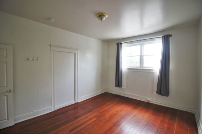 Building Photo - 2025/2026 JHU Off-Campus Awesome 6bd/3ba s...