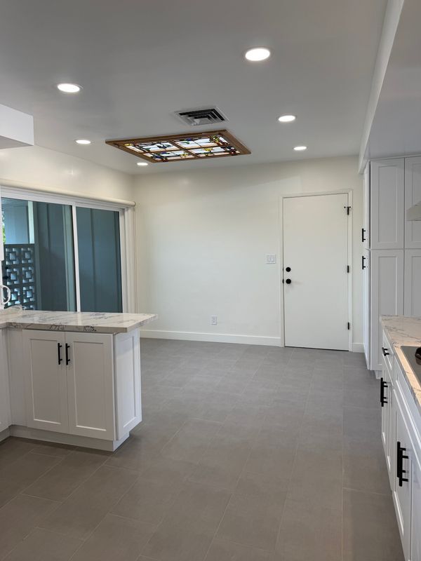 Building Photo - 5301 Dubois Ave