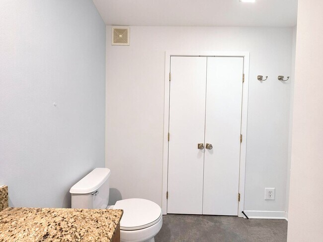 Building Photo - Modern Condo in The Cedars, Dallas with Private Patio | Available for Lease!