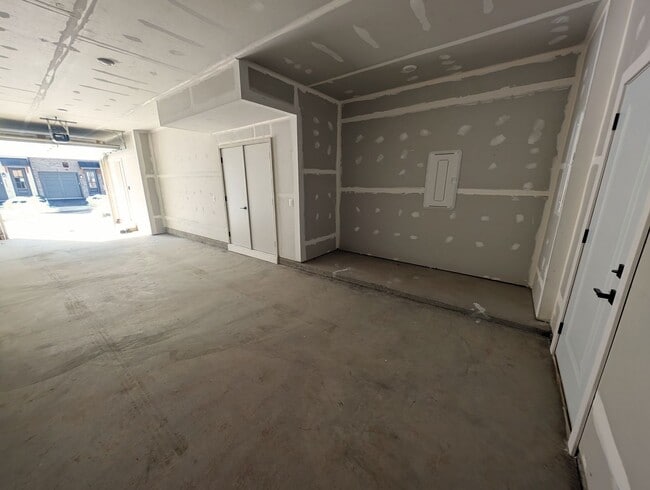 Building Photo - Brand New, Never Lived in!