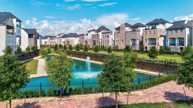 Building Photo - 2003 Covent Garden Station