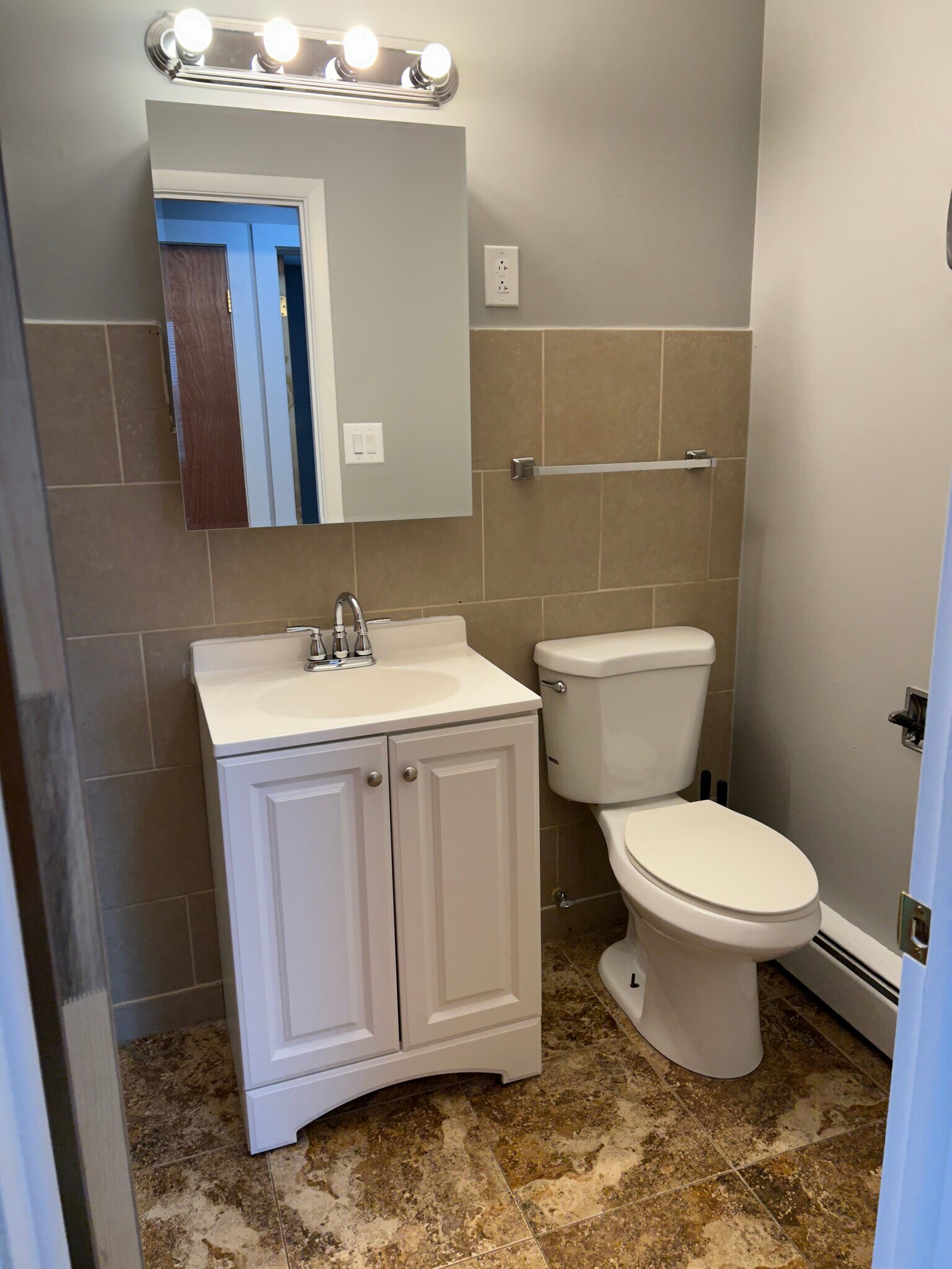 Bathroom - 9610 N Greenwood Ave