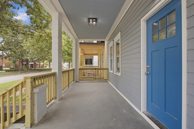 Building Photo - 1007 E Park Ave