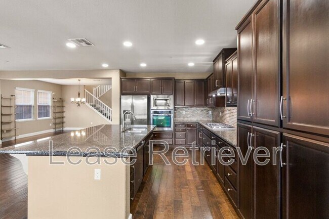 Building Photo - 479 W Esplanade Dr