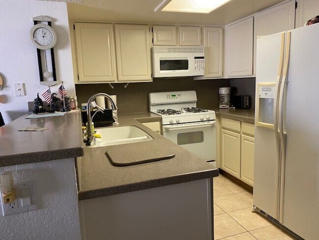 Building Photo - Winter and Summer 1BR WaterFront Vacation Condo Fully Furnished, UTILITIES INCLUDED Available 12/...