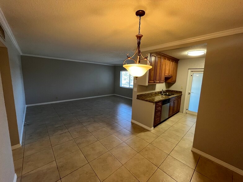 Building Photo - 2020 NE 56th St