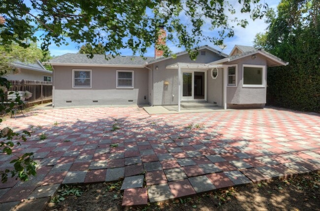 Building Photo - Lovely 3-Bedroom, 2-Bath Home - Parkmont A...