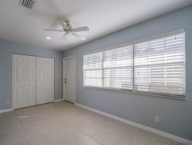 Building Photo - 922 Pirate Cove Ln