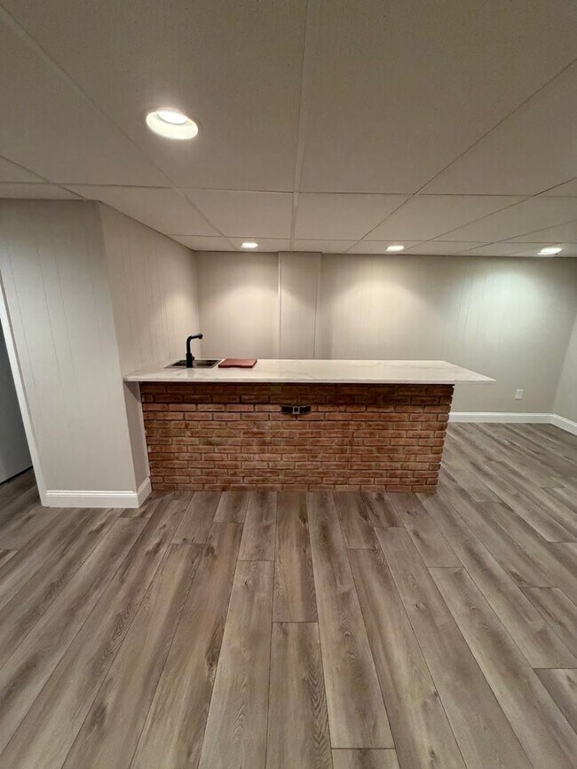 Building Photo - 3 Bedroom Townhouse