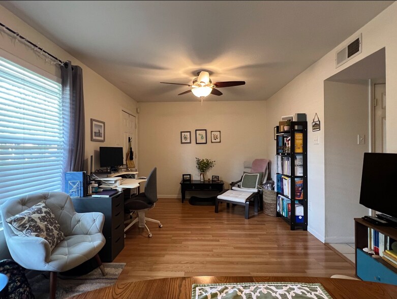 Building Photo - 2450 Ashdale Dr