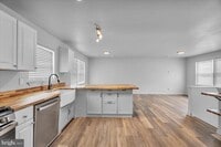 Building Photo - 318 10th St