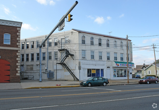 Building Photo - 301 S Maryland Ave