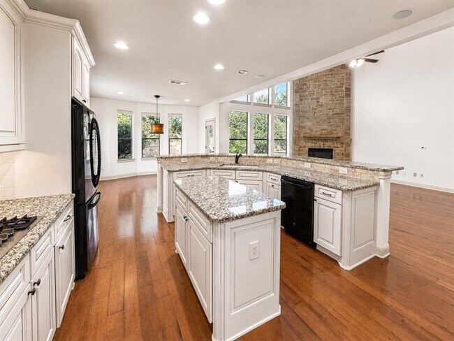 Building Photo - 206 Varco Dr