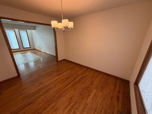 Building Photo - Beautiful 5 Bedroom 3 Bath Home for Rent in Lakeville!! Available NOW!