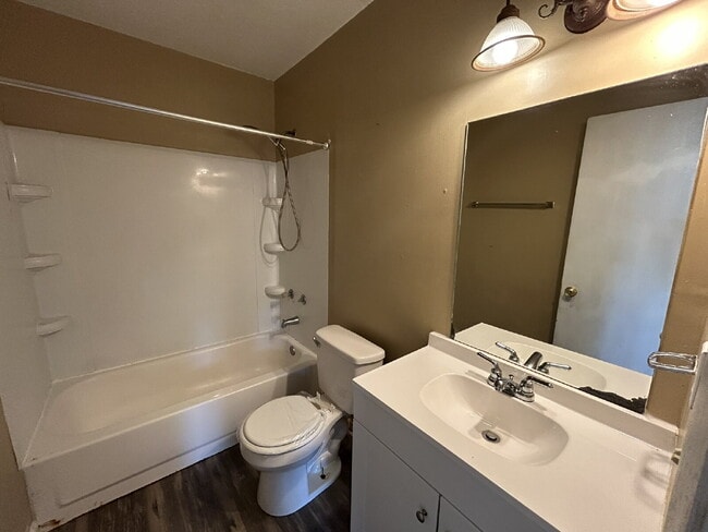 Building Photo - Duplex For Rent